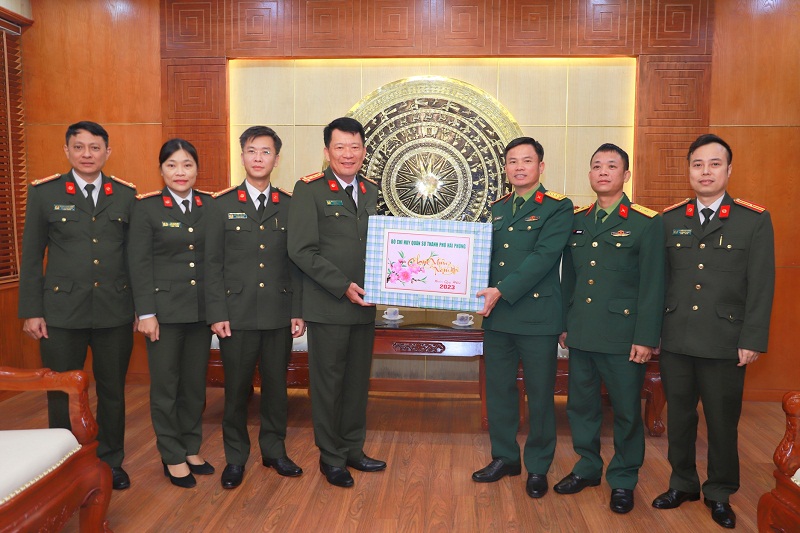 Bộ Chỉ huy Quân sự thành phố chúc Tết Công an thành phố